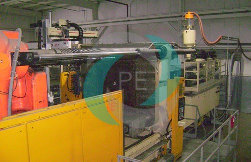 1999 1650 Ton Husky 466 oz. Injection Molding Machine