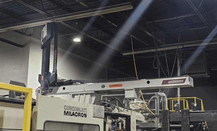 Wittmann Robot W843pro, Year 2020
